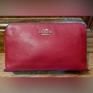 Coach red leather cosmetic zippered pouch in good condition 😍